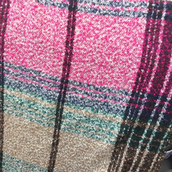 🎁 SALE! 🎁 Modena Plaid Boucle Shawl / Wrap: SOFT! - Picture 8 of 8